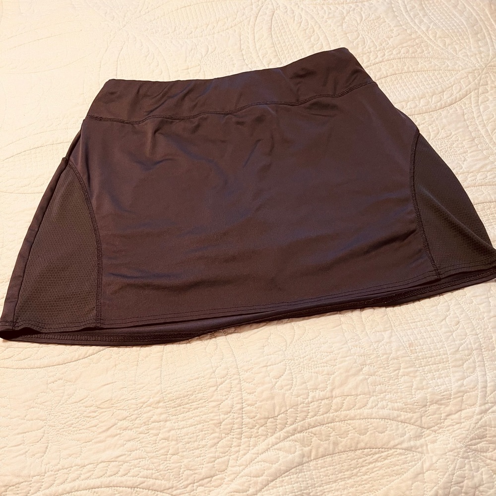Russell sport skort, 90% polyester, 10% spandex